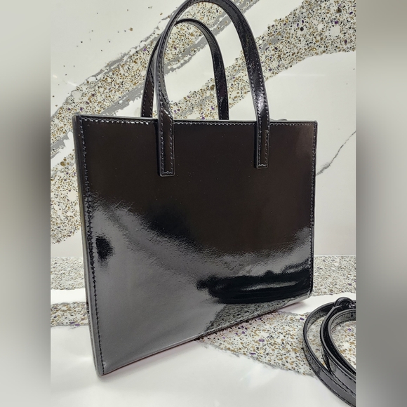 MARC JACOBS Mini Grind Patent Crossbody Tote In Black - Picture 5 of 15